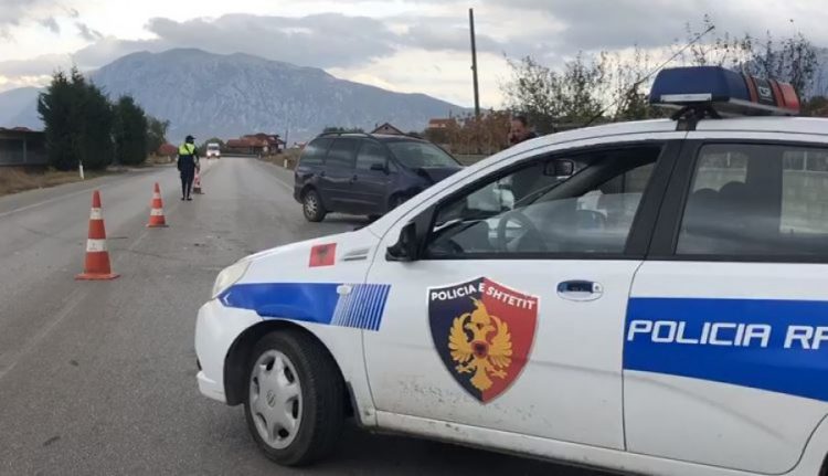 “Porsche” del nga rruga në Vaun e Dejës, plagosen tre vajza