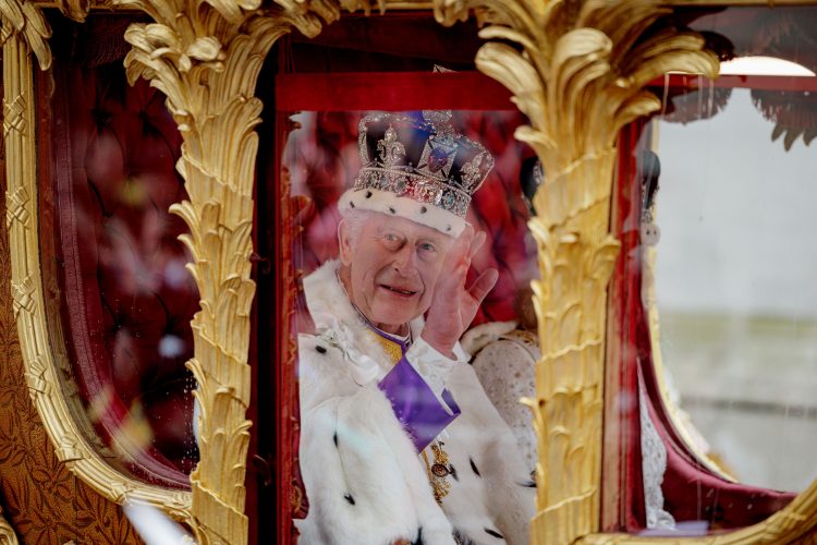 U kurorëzua sot Mbret, liderët botërorë urojnë monarkun Charles III