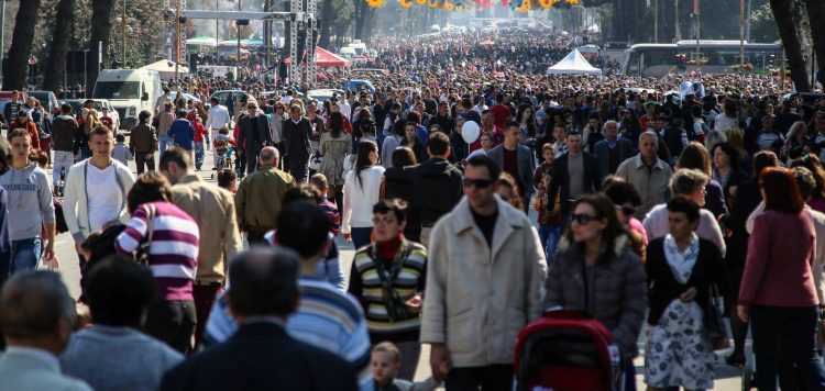 Plakja e popullsisë dhe barra e sëmundjeve rrit importin e medikamenteve