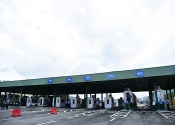 Policia gjen të fshehur në bagazh një 17-vjeçare në Morinë