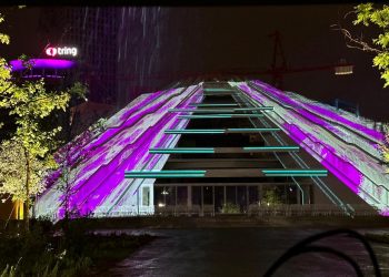 Plot me ngjyra, Rama poston foto nga Piramida: Streha më e madhe e inovacionit në rajon