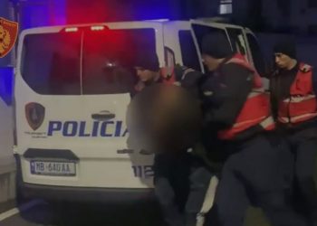 Tentoi të vrasë të riun, arrestohet 28-vjeçari në Elbasan