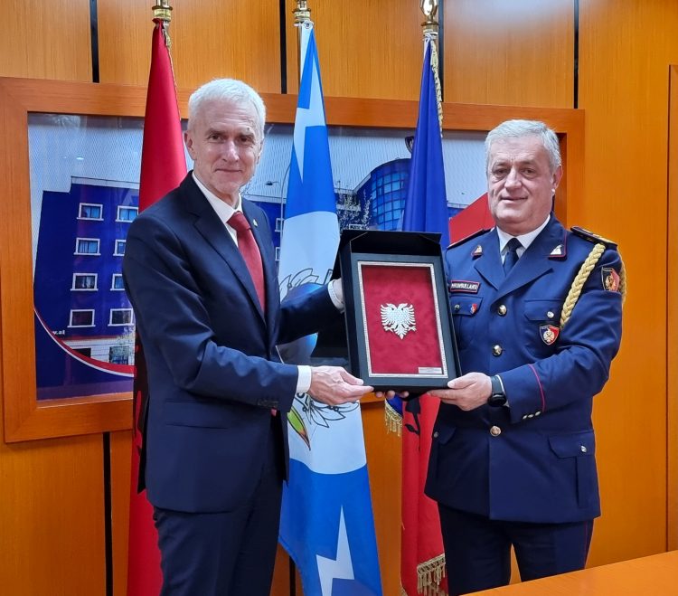 “Do ndihmojmë Policinë Shqiptare”, Kreu i Interpolit takon Rrumbullakun