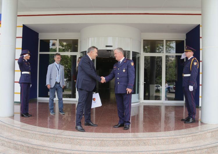 Nga lehtësirat në kufi te krimi i organizuar, Rrumbullaku takon ambasadorin e RMV-së