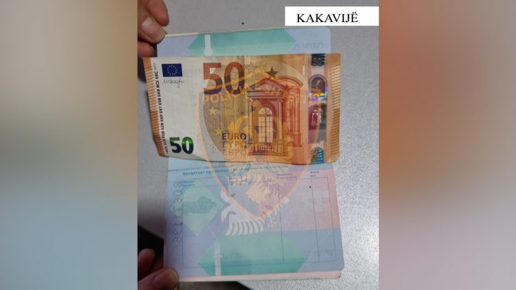 50 euro brenda pasaportës, 30-vjeçari tenton të korruptojë policin kufitar në Kakavijë