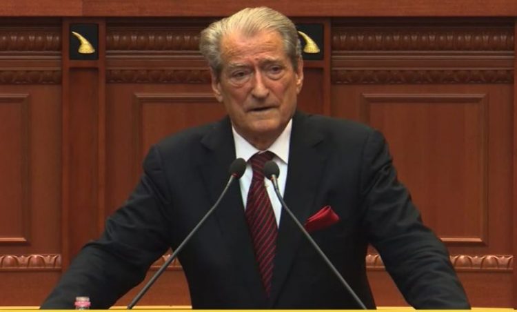 Berisha: Kryeni një akt të turpshëm! Për vete rrisni rrogat, për tjerët bëni një indeksim