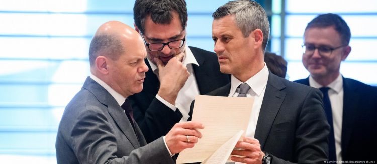 Berlini shton një miliard euro për refugjatët