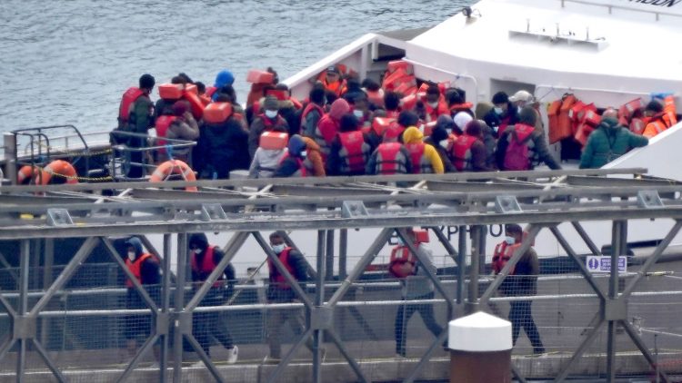 Hyrja ilegale me varka, Britania e Madhe nis fushatën sensibilizuese për shqiptarët