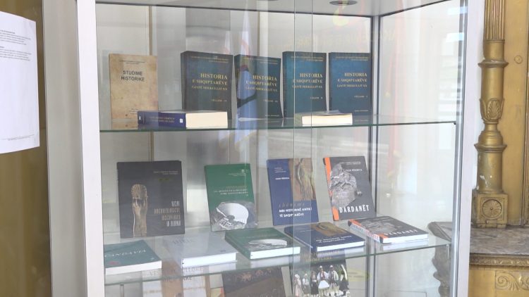 Studimet albanologjike në varësi të Gjinushit