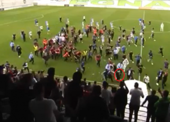 Tirana humbet kreun e Superligës, tifozët hyjnë në fushë dhe dhunojnë arbitrat