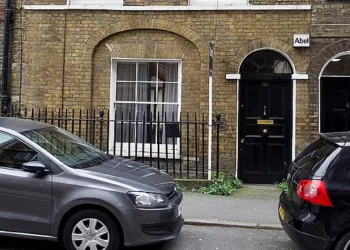 “I zgjuar e punëtor”/Drejtonte shtëpinë publike,shqiptari i shpëton dëbimit nga Britania