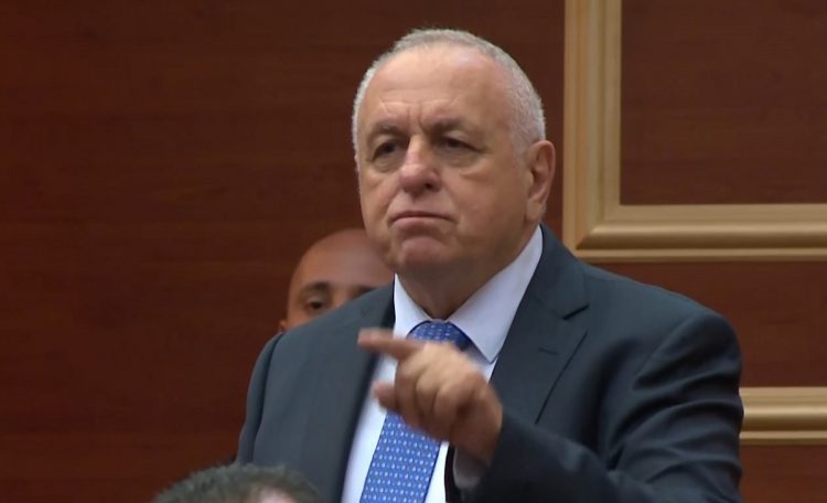 Bardhi u zgjodh si kryetar i grupit të PD, Shehu: Turp i botës! U zgjodh me 18 vota