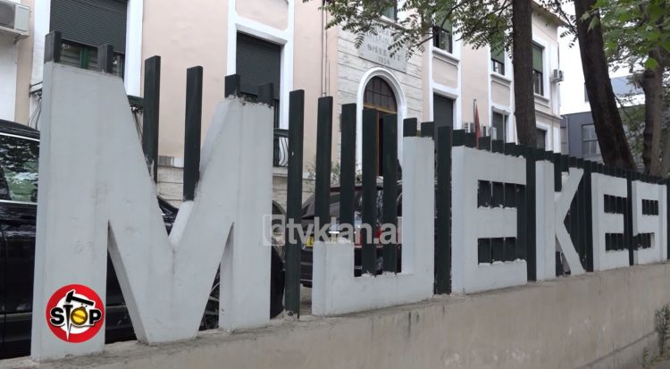 “Kleçkat” që paracaktojnë tenderat, si u zhvilluan te Universiteti i Mjekësisë