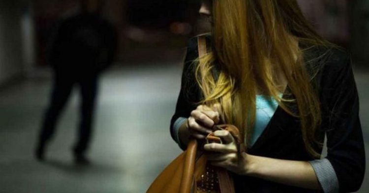 Emri/Përndoqi 4 të mitura e iu dërgoi video erotike në rrjetet sociale, kapet 35-vjeçari