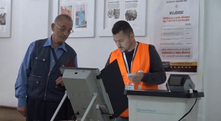 Zgjedhjet vendore, mbyllet orari zyrtar i votimit