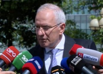 Deputeti demokrat: Berisha të bëjë një hap pas, duhet lidership i ri