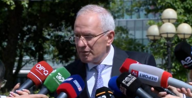 Deputeti demokrat: Berisha të bëjë një hap pas, duhet lidership i ri