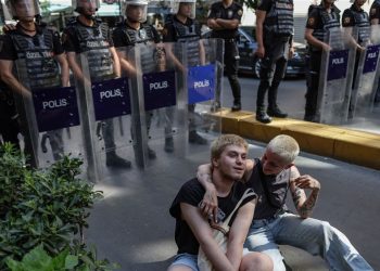 Protesta për të drejtat homoseksuale, arrestohen 115 persona të grupit LGBT në Stamboll