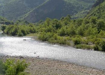 Pas 5 ditë kërkimesh, polumbarët gjejnë në Shkumbin trupin e 46-vjeçarit