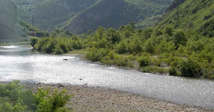 Pas 5 ditë kërkimesh, polumbarët gjejnë në Shkumbin trupin e 46-vjeçarit