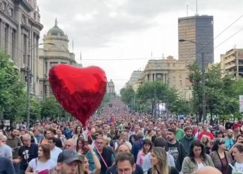 “Çohu Serbi”/ Përhapet protesta ‘Serbia kundër dhunës’, kërkohet dorëheqja e Vuçiç