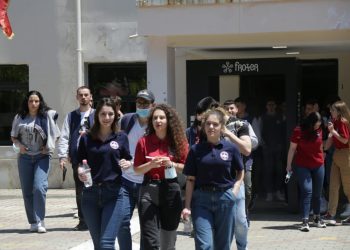 Maturantët zgjedhin të ikin me studime jashtë vendit