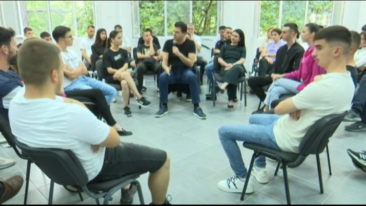 Basha për “aksionin” e Berishës: Revolucionit të tij i doli boja, duhet plan realist