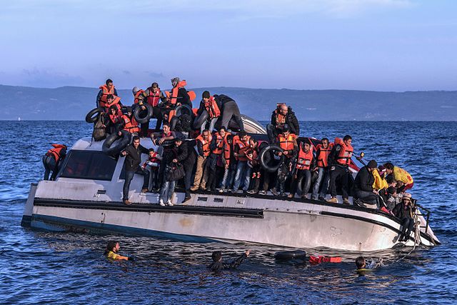 Rrezikonin mbytjen në detin Mesdhe, shpëtohen 117 emigrantë nga Libia