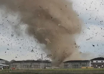 Stuhitë e fuqishme pushtojnë SHBA-në,qindra njerëz mbeten pa energji elektrike për 48 orë