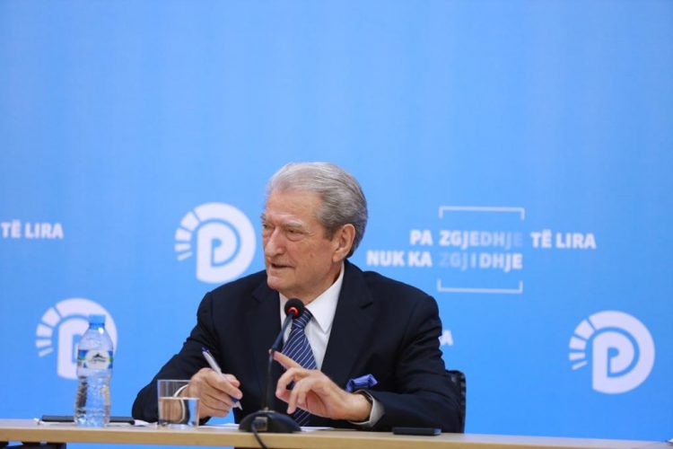 Zgjedhjet e 14 majit në Elbasan, Berisha: 70% e operatorëve kanë shkelur ligjin