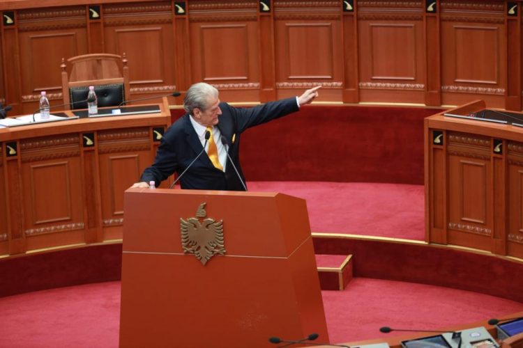 Çështja e Dakos, Berisha akuzon Manjën: Ti i tregove që do të arrestohej