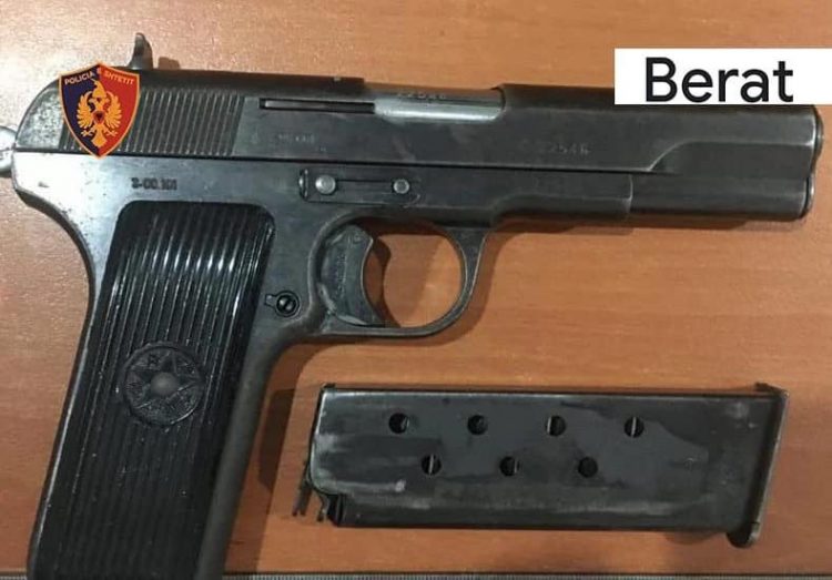 Qëlloi me armë zjarri pas sherrit për parkimin, arrestohet 55-vjeçari në Berat
