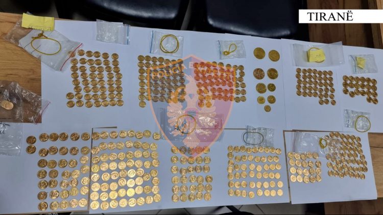 Shisnin monedha prej floriri online, arrestohen babë e bir në Tiranë