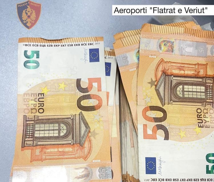 Tentoi të kalonte 21 mijë € të padeklaruara në aeroportin e Kukësit,procedohet 35-vjeçari