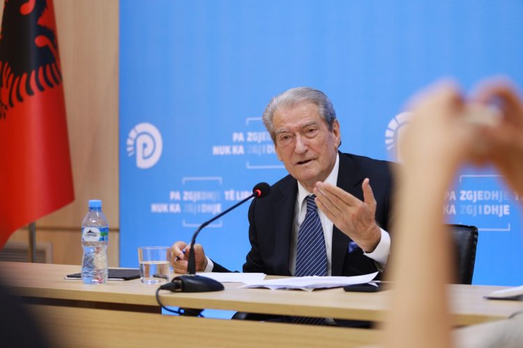 Asociacioni, Berisha: Thikë pas shpine, Rama me Vuçiçin synojnë ndarjen e Kosovës