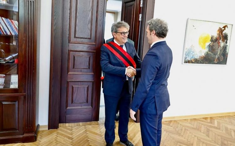 Takoi Becin në zyrën e Bashkisë së Shkodrës, Spahia: I thash që zgjedhjet u vodhën