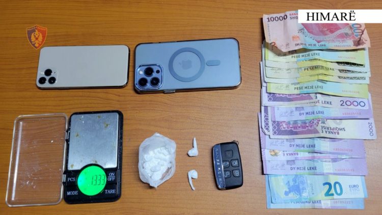 Shpërndante kokainë në lokalet e plazhit, arrestohet 27-vjeçari në Himarë