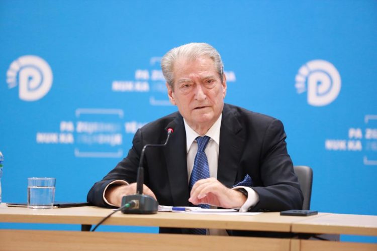 Berisha për Dakon: Shkove si ai në vresht për kokë të Tahirit, mirë ta bënë