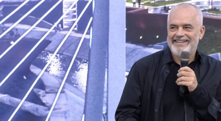 Zyrtarë të arrestuar, Rama: Mos lejoni që një dru i shtrembër t’u cenojë krenarinë