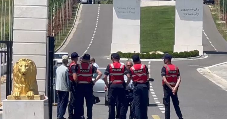 Kontrolli në kampin e MEK,policia gjen servera për sulmet kibernetike ndaj institucioneve