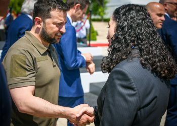 “Askush nuk e kupton dhimbjen e Ukrainës më mirë se Kosova”, Osmani takohet me Zelensky-n