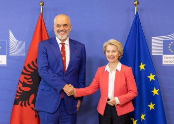 Rama nga Brukseli: Brengosës regresi i marrëdhënieve Kosovë-Bashkësi Euro-Atlantike