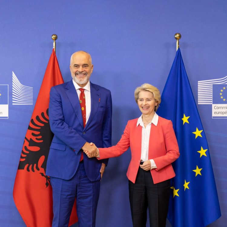 Rama nga Brukseli: Brengosës regresi i marrëdhënieve Kosovë-Bashkësi Euro-Atlantike