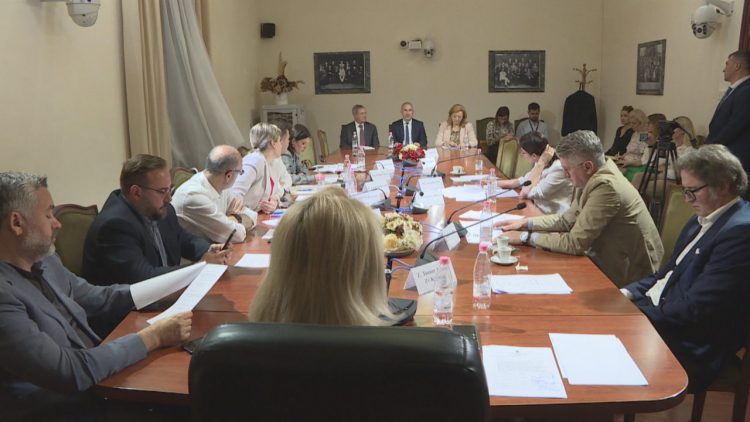 12 ambasadorët e rinj/ Opozita e pakënaqur me listën e qeverisë, e quan mediokre