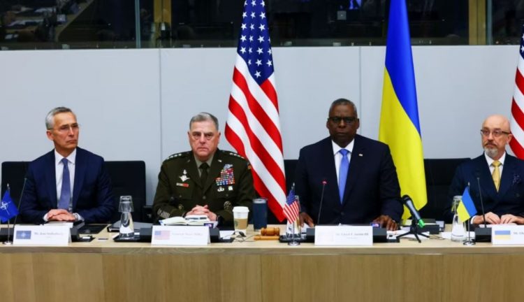 NATO shqyrton mënyrat për të forcuar lidhjet me Ukrainën