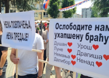 Protesta në Mitrovicë dhe Graçanicë, kërkohet “liri për të gjithë serbët e arrestuar”