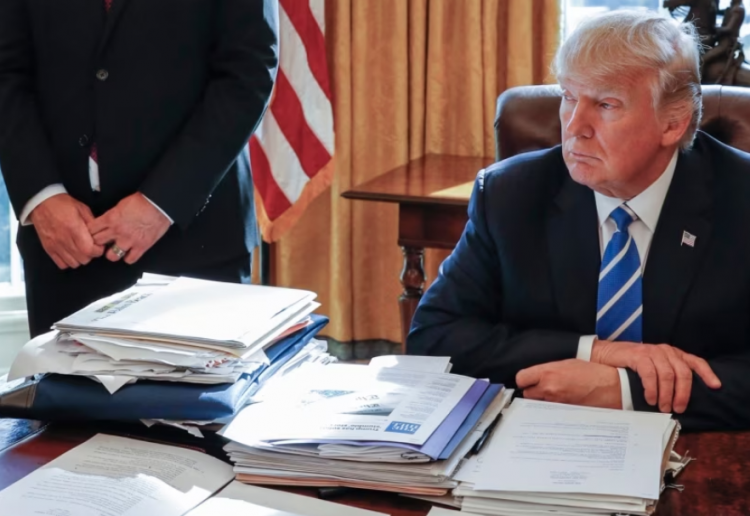 Trump akuzohet se vuri në rrezik sekrete kombëtare, dokumentet i mbante në dush