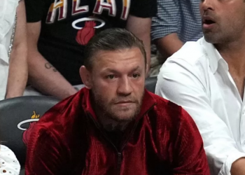 Kampioni McGregor akuzohet se ka sulmuar seksualisht një grua në tualetin e stadiumit