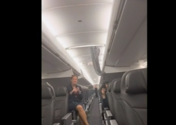 “Avion vetëm për 1 pasagjer”, të riut nga SHBA i “shpërblehen” 18 orë pritje