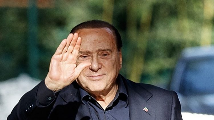 Funeral në katedralen e Milanos,kur do të përcillet në banesën e fundit Silvio Berlusconi